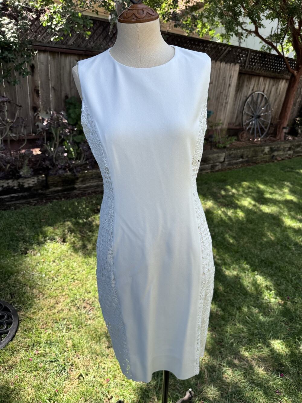 Elie Tahari Women's Size 8 White Sleeveless Sheath Dress Knee Length Crochet